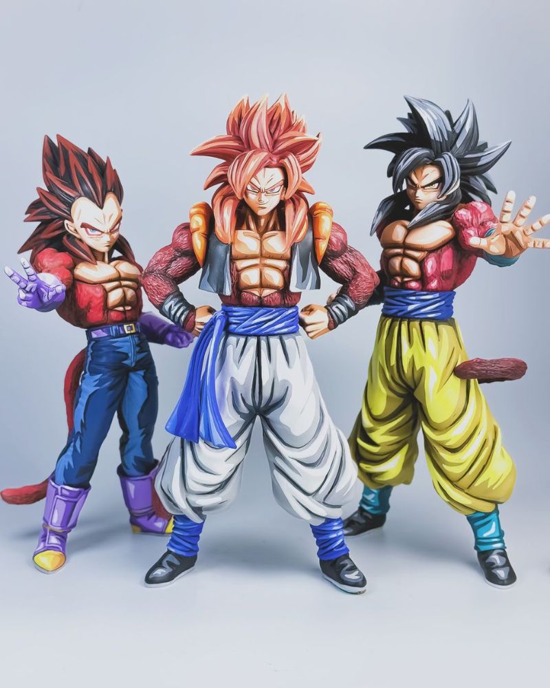 10.6 In  Dragon Ball Z SSJ4 Bundle Figure Repaint